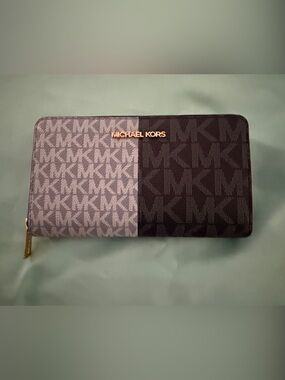 Michael Kors Two-Tone Logo Zip Wallet in Light Blue and Navy NWT